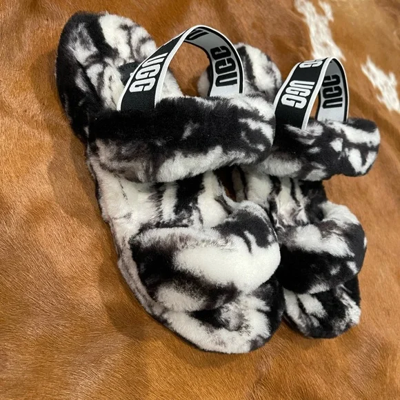 Brand new UGG Sandal slippers. - Picture 2 of 4